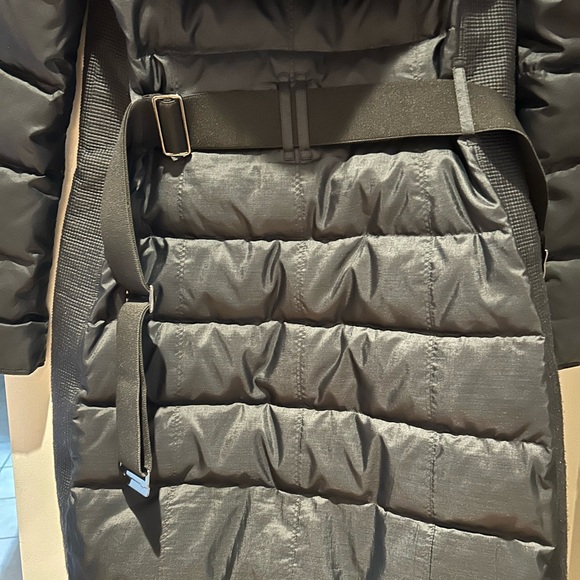 Burberry Black Abbeydale Down Puffer Coat
Small - Picture 11 of 16